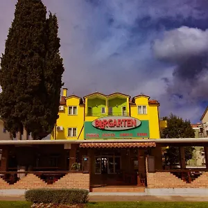  Frühstückspension Biergarten Kroatien